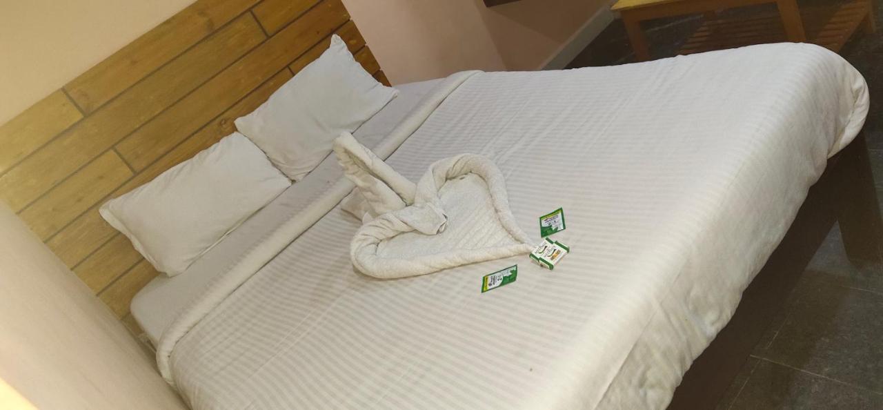 J J Residency Hotell Pondicherry Eksteriør bilde